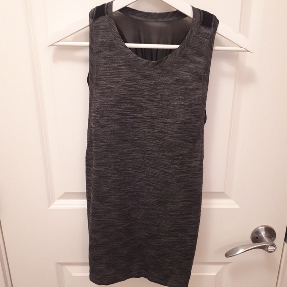 Lululemon tank - Picture 1 of 4